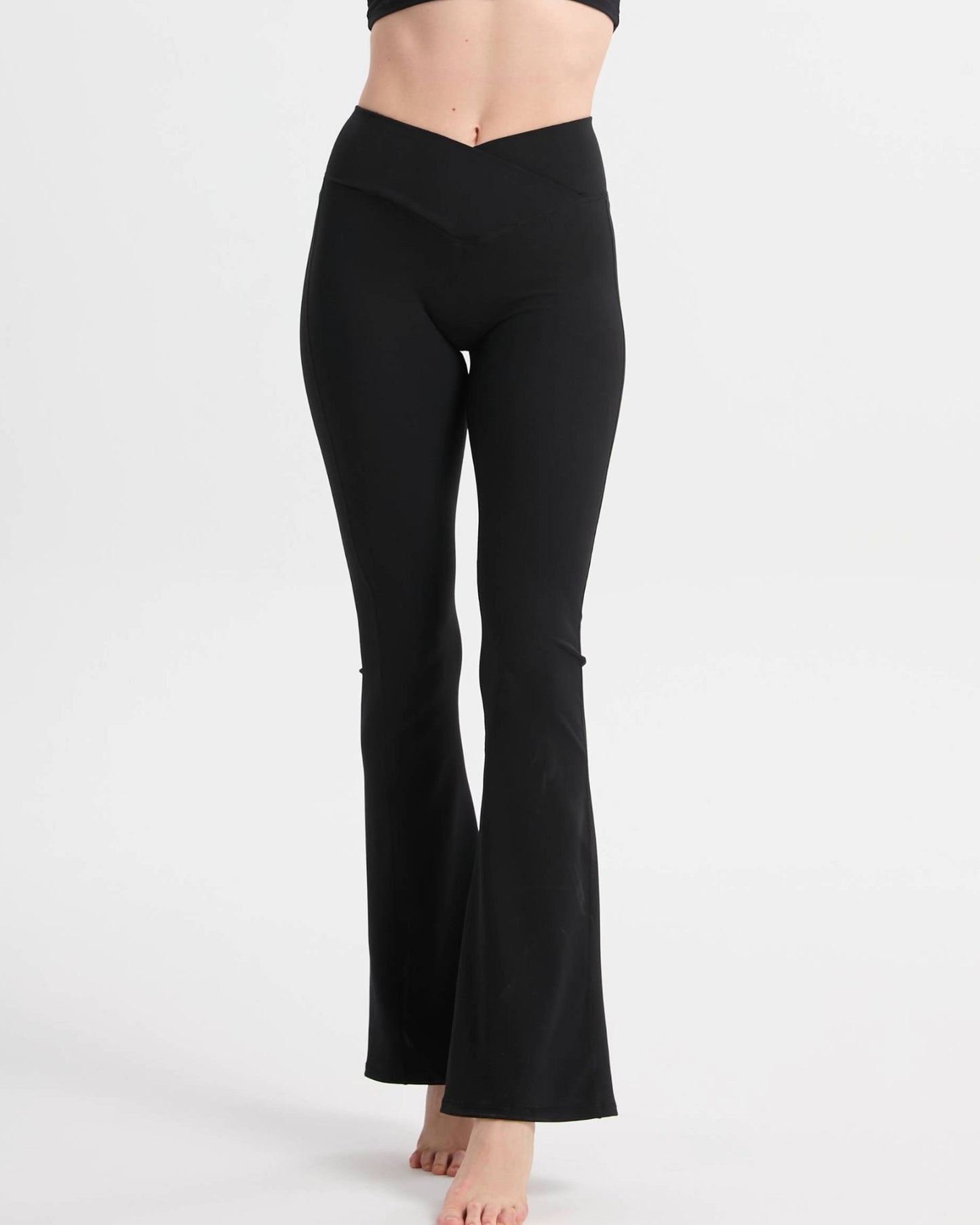 Ribbed Sport Set Damen Schwarz – elastisches Material, ideal für Pilates und Fitness.