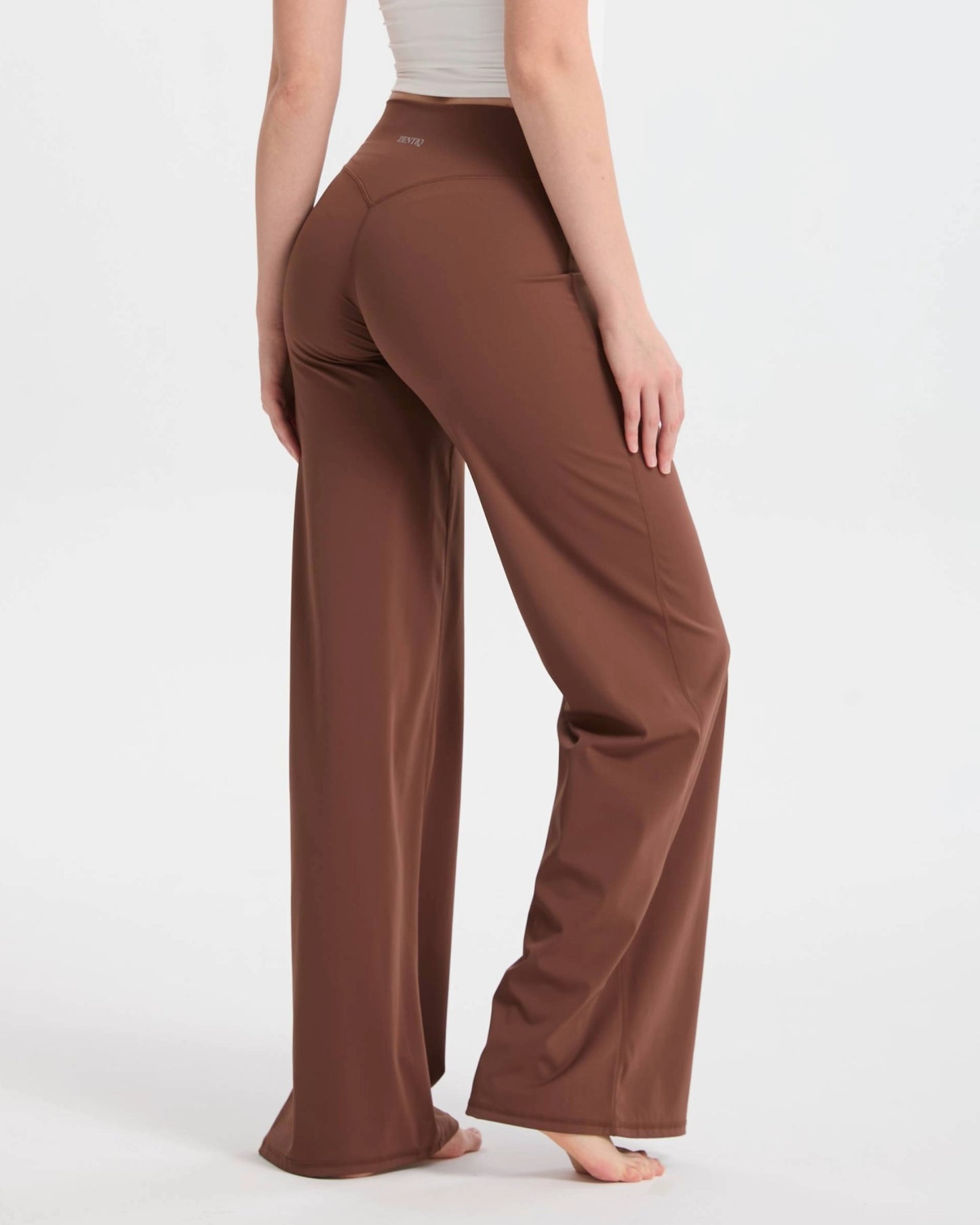 Yoga & Loungewear Hose Damen Braun – gerade geschnittener Stil, bequem & elegant.