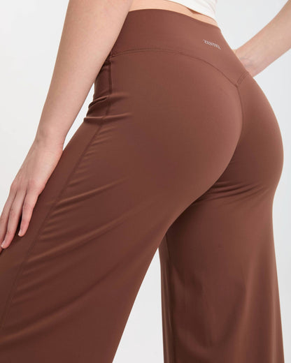 High Waist Lounge Pants Braun – stilvolle, blickdichte Yoga Hose von ZENTIQ.