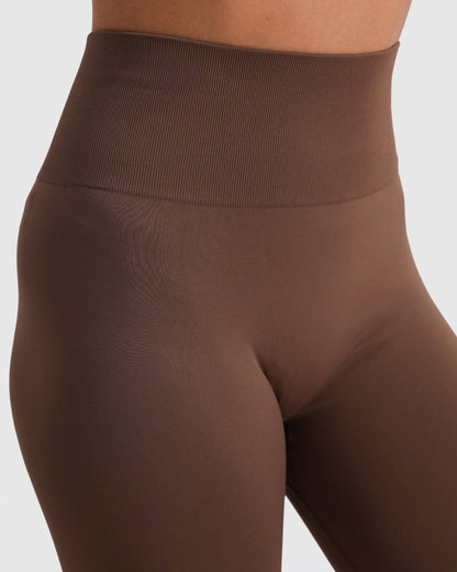 Yoga Sport Set Damen mit nahtloser Leggings und formendem Tank Top.